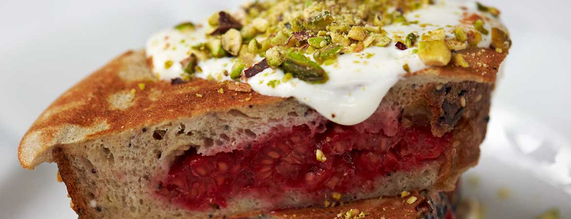 Frambozenbroodjes met pistache van Jamie Oliver
