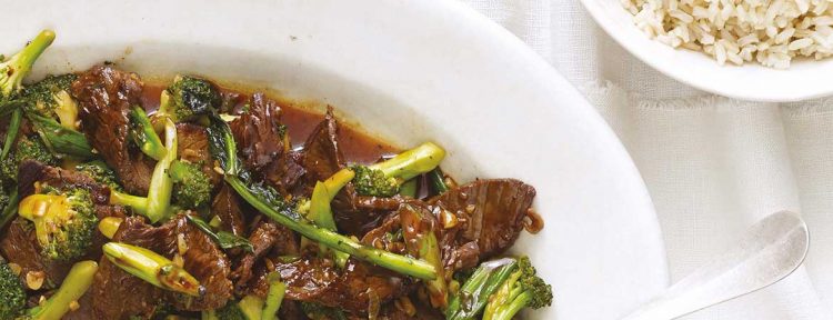 Rundvlees reepjes met broccoli en lente-ui in roerbaksaus - Gezond aan tafel - recept