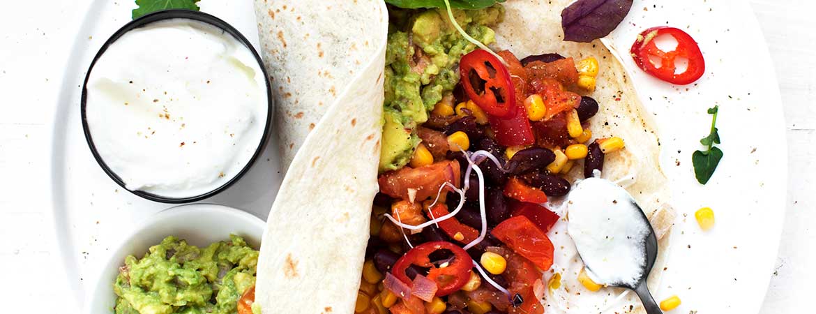 burrito's met kidneybonen, mais en paprika: vegetarisch wrapgerecht