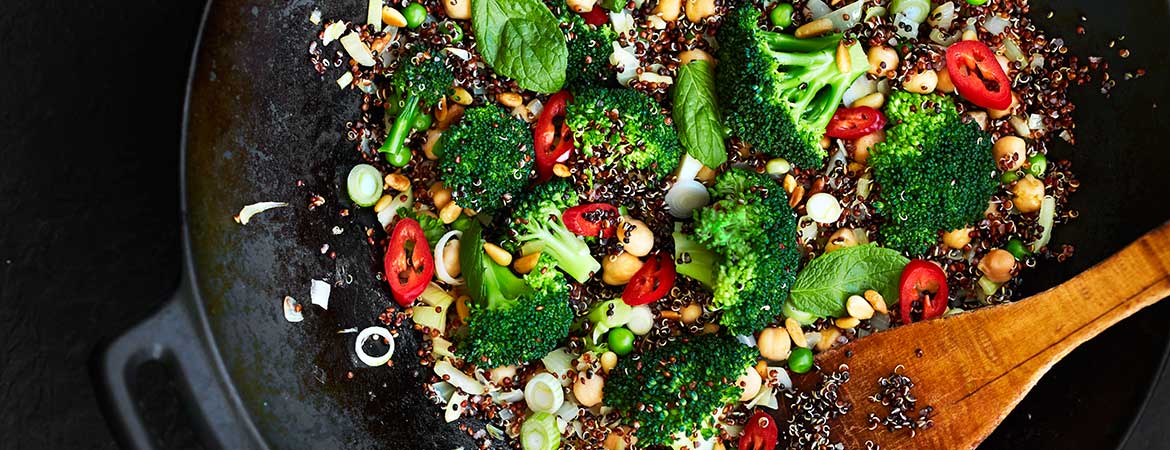 Quinoa Met Geroerbakte Groenten Een Gezonde Maaltijd Binnen 30 Min