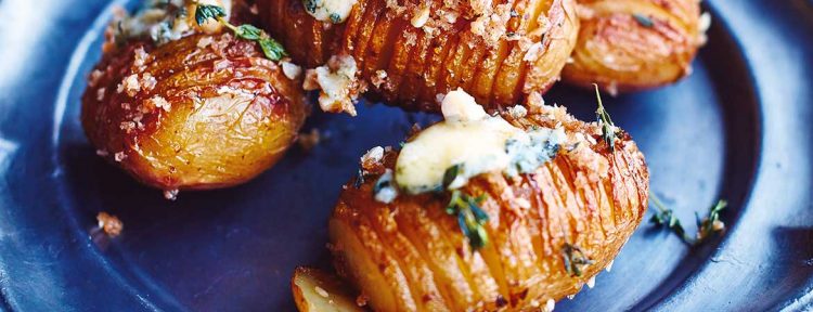 Hasselback aardappelen met kalkoenvet en blauwe kaas van Jamie Oliver - Gezond aan tafel - recept