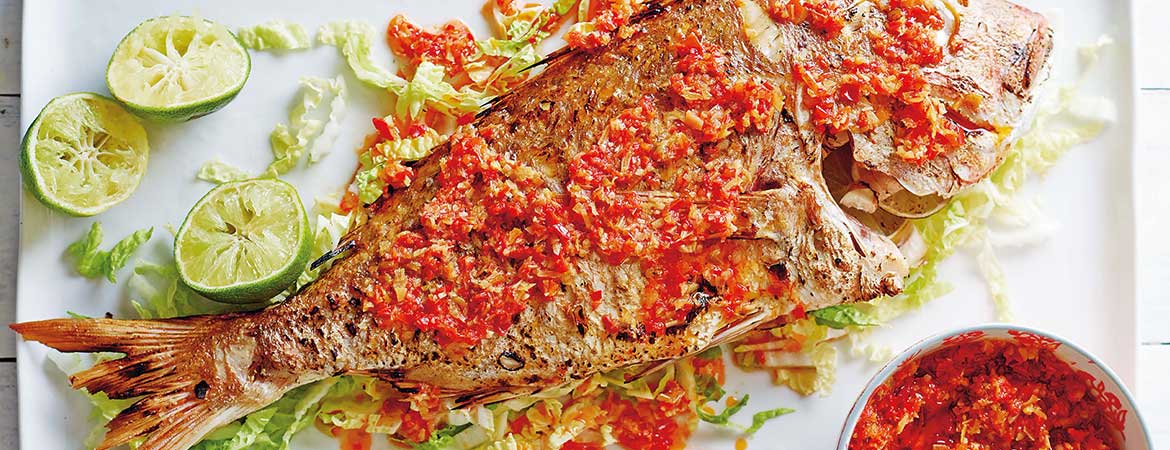 Snapper van de barbecue met citroengras sambal