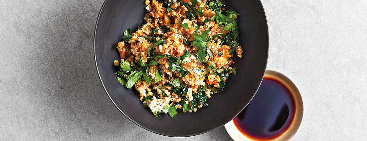 Gebakken bloemkoolrijst met kimchi