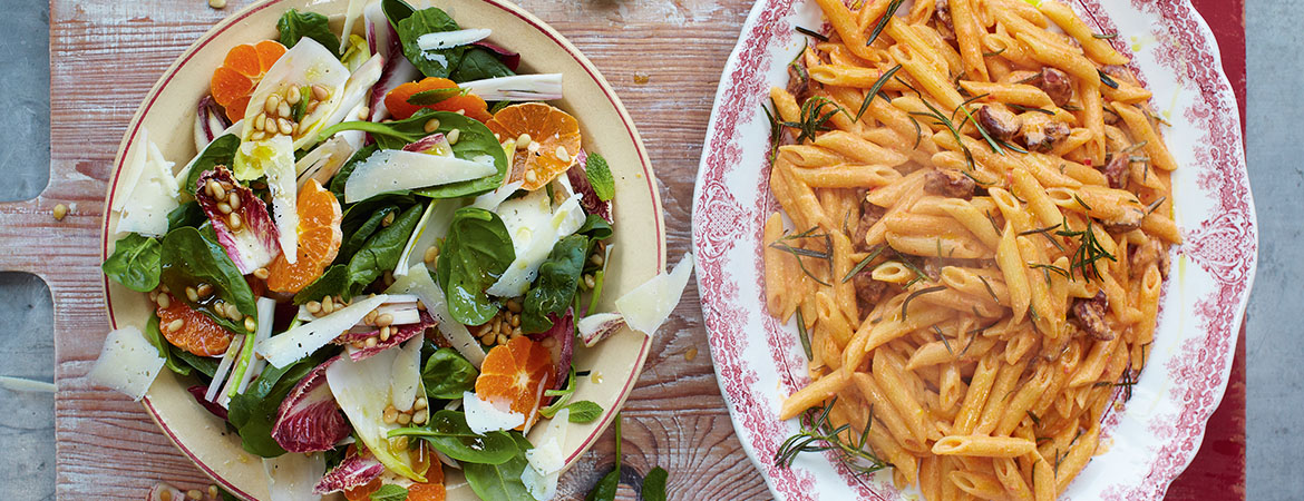 Chorizo carbonara met Catalaanse marktsalade van Jamie Oliver