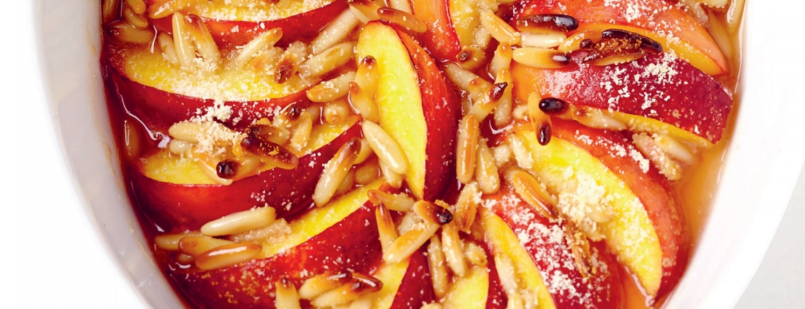 Gratin van nectarines met pijnboompitten