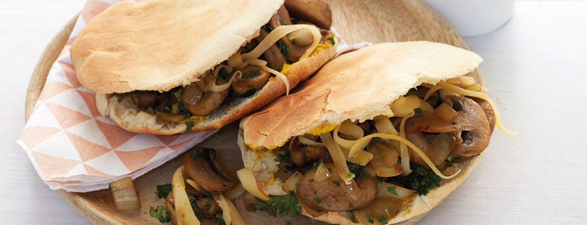 Pitabroodje met kaas en champignons