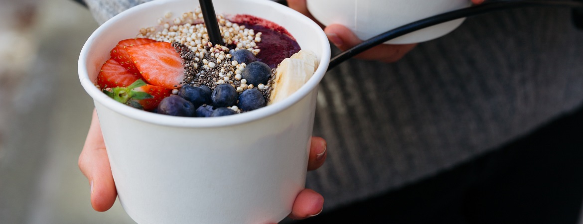 Vegan smoothie met bieten en aardbeien