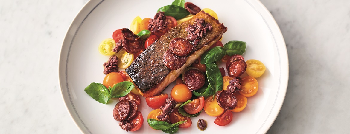 Zalm met chorizo en kerstomaatjes (Jamie Oliver)