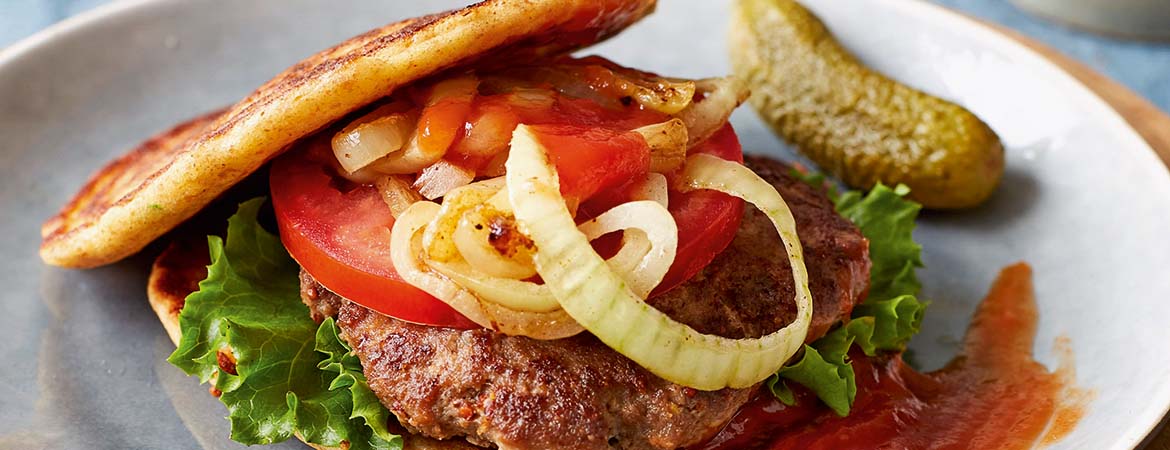 Beste Hartige pannenkoeken met hamburger, tomaat & uien: een recept van YM-64