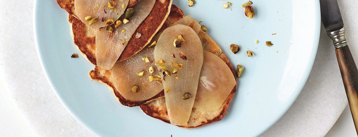 Havermoutvlokken pannenkoekjes met kokosyoghurt & peer
