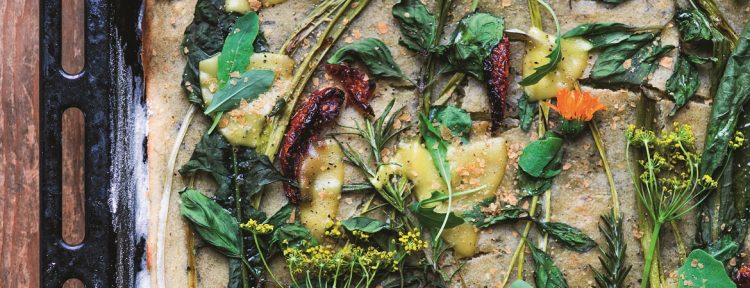 Pizza met zelfgeplukte bloemen en kruiden - Gezond aan tafel - recept