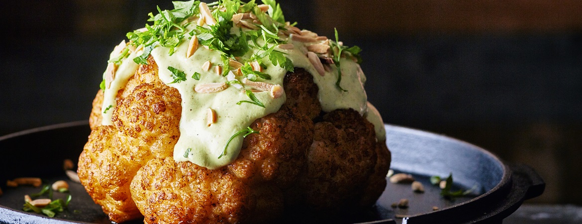 Geroosterde bloemkool van de bbq: een recept van Jord Althuizen Bloemkool van de barbecue