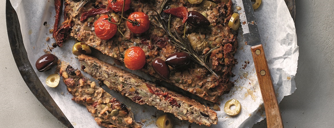 Olijven-notenbrood met zongedroogde tomaat en rozemarijn