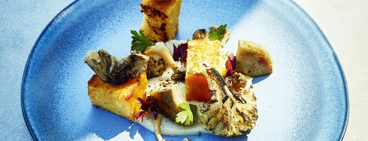 Maisbrood met gerookte-bloemkoolcrème en artisjok