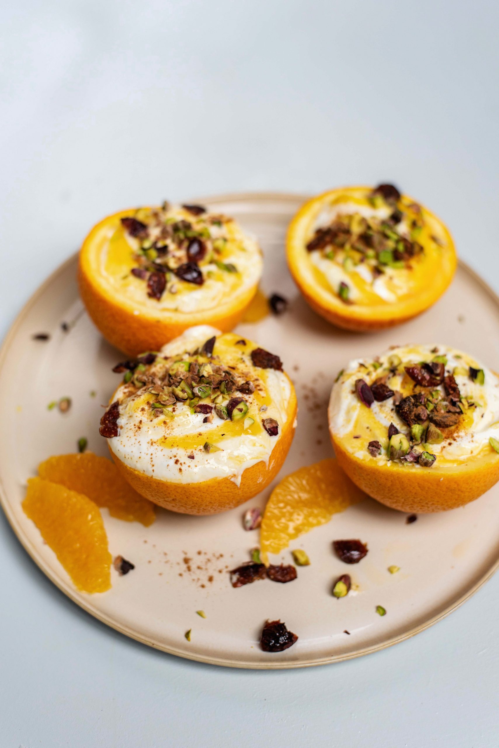 Gevulde sinaasappel met mango en pistache